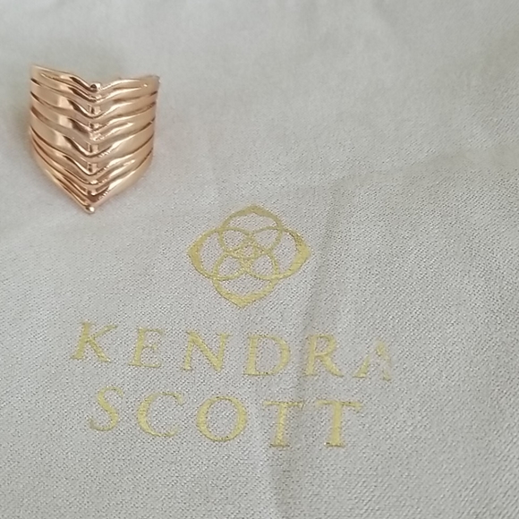 Kendra Scott Liv Cocktail Ring in Rose Gold - Picture 2 of 3